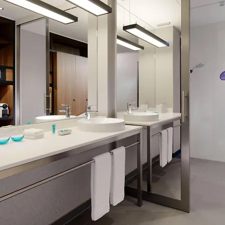 Aloft Hotel 4*
