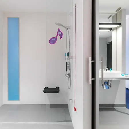 Aloft Hotel 4*